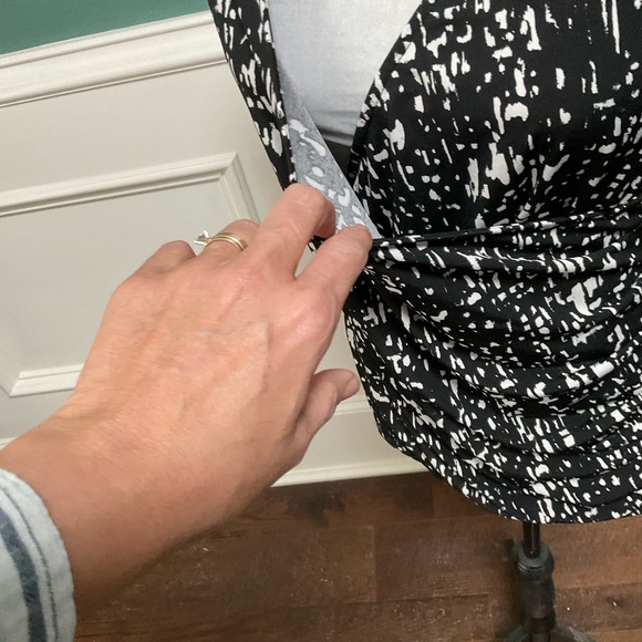 Apt 9 black and white blouse top. Size Large with faux wrap & ruching. - Picture 3 of 9